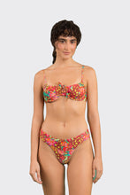 Laden Sie das Bild in den Galerie-Viewer, Model Front: Rio De Sol Ensemble Set Tropics Balconet-Tie Ciao
