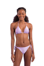 Laden Sie das Bild in den Galerie-Viewer, Model Front: Rio De Sol Bas Bottom Shimmer-Harmonia Ibiza-Comfy
