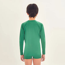 Laden Sie das Bild in den Galerie-Viewer, Model Back: Uv Line T-Shirt Longsleeve Uvpro Kids Verde Brasil Upf50+
