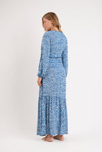 Laden Sie das Bild in den Galerie-Viewer, Model Back: Rio De Sol Vêtement De Plage Chuva Long Dress Verona
