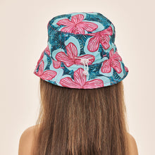 Laden Sie das Bild in den Galerie-Viewer, Model Back: Uv Line Bob Napoli Kids Hibiscus Upf50+
