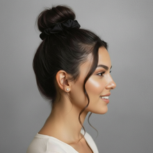 Laden Sie das Bild in den Galerie-Viewer, Image 03: Rio De Sol Chouchou Nero Scrunchie
