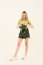 Laden Sie das Bild in den Galerie-Viewer, Image 07: Uv Line Fitness Robes Bag-Foldable Windbreaker Jacket Verde Militar
