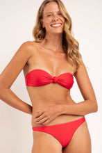 Laden Sie das Bild in den Galerie-Viewer, Image 05: Rio De Sol Ensemble Set Microfibra-Chic-Red Bandeau-Joy Leblon
