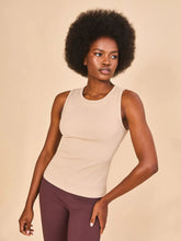 Laden Sie das Bild in den Galerie-Viewer, Gallery: Uv Line Fitness Haut Regata Fem Ribbed Sand Upf50+
