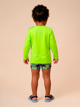Laden Sie das Bild in den Galerie-Viewer, Model Back: Uv Line T-Shirt Longsleeve Baby Yellow Fluor Upf50+
