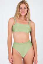 Laden Sie das Bild in den Galerie-Viewer, Gallery: Rio De Sol Ensemble Set Oliva Bandeau-Reto Hotpants
