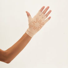 Laden Sie das Bild in den Galerie-Viewer, Image 02: Uv Line Gants Short Gloves Uni Chocolate Upf50+
