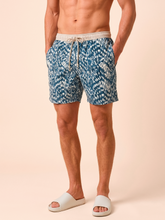 Laden Sie das Bild in den Galerie-Viewer, Gallery: Uv Line Bermuda / Short Pour Homme Shorts Acqua Boxer Tie Dye Blue Upf50+
