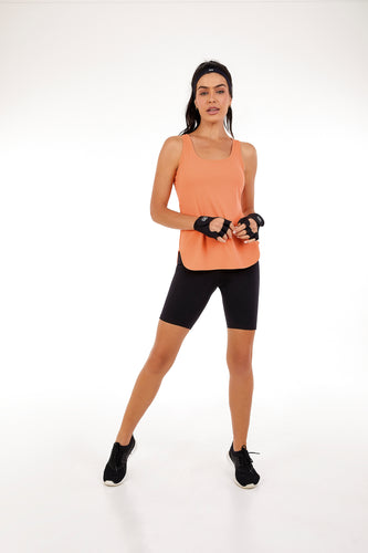 Model Front: Alto Giro Fitness Bas Bermuda Supplex Meia Coxa Preto