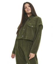 Laden Sie das Bild in den Galerie-Viewer, Model Front: Alto Giro Fitness Haut Jaqueta Cropped Colete Stretch Verde Kalamata
