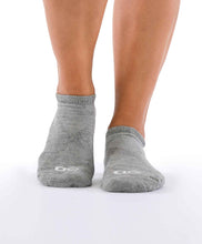 Laden Sie das Bild in den Galerie-Viewer, Model Front: Alto Giro Fitness Bas Kit Meias Feminina Dv
