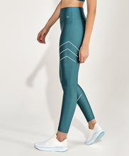 Laden Sie das Bild in den Galerie-Viewer, Image 02: Alto Giro Fitness Bas Legging Atlanta Fitas Refletivas Verde Strong
