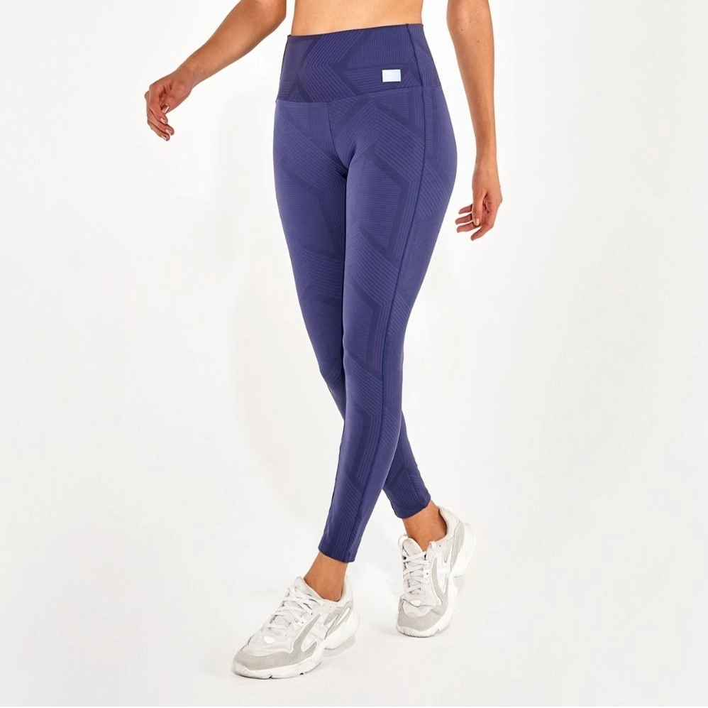 Model Front: Alto Giro Fitness Bas Legging Circuit Blackout Cinza Graystone