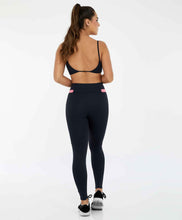 Laden Sie das Bild in den Galerie-Viewer, Model Back: Alto Giro Fitness Bas Legging Hyper Detalhe Cos Preto
