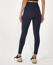 Laden Sie das Bild in den Galerie-Viewer, Model Back: Alto Giro Fitness Bas Legging Hyper Linhas Fusionadas Preto
