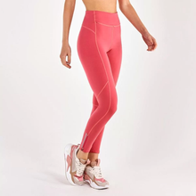 Laden Sie das Bild in den Galerie-Viewer, Model Front: Alto Giro Fitness Bas Legging Supplex Ziper Barra Coral
