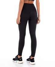 Laden Sie das Bild in den Galerie-Viewer, Model Back: Alto Giro Fitness Bas Legging Velocity Com Fusao Preto
