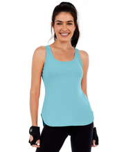 Laden Sie das Bild in den Galerie-Viewer, Model Front: Alto Giro Fitness Haut Regata Skin Fit Alongada Gola V Azul Waters
