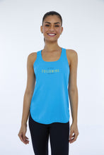Laden Sie das Bild in den Galerie-Viewer, Model Front: Alto Giro Fitness Haut Regata Skin Fit Inspiracional Azul Vivid
