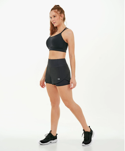 Model Front: Alto Giro Fitness Bas Shorts Bahamas Elastic Transpassado Preto