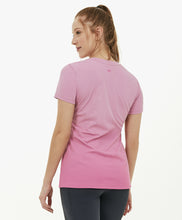 Laden Sie das Bild in den Galerie-Viewer, Model Back: Alto Giro Fitness Haut T-Shirt Skin Fit Degrade Rosa Mauve
