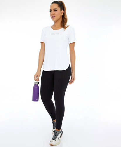 Model Front: Alto Giro Fitness Haut T-Shirt Skin Fit Inspiracional Branco Optico