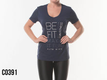 Laden Sie das Bild in den Galerie-Viewer, Model Front: Alto Giro Fitness Haut T-Shirt Skin Fit Mak
