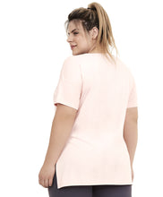 Laden Sie das Bild in den Galerie-Viewer, Model Back: Alto Giro Fitness Haut T-Shirt Skin Fit Silk Gola Plus Rosa Respire
