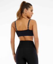 Laden Sie das Bild in den Galerie-Viewer, Model Back: Alto Giro Fitness Haut Top Bodytex Alcas Personalizadas Preto
