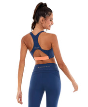 Laden Sie das Bild in den Galerie-Viewer, Model Back: Alto Giro Fitness Haut Top Bodytex Ii Abertura Com Ziper Azul Ocean
