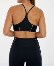 Laden Sie das Bild in den Galerie-Viewer, Model Back: Alto Giro Fitness Haut Top Hyper Recortes Atlanta Preto
