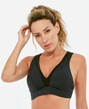 Laden Sie das Bild in den Galerie-Viewer, Model Front: Alto Giro Fitness Haut Top Up Co2 Com Recortes Atlanta Preto
