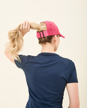 Laden Sie das Bild in den Galerie-Viewer, Beach Tennis Cap Fuchsia UPF50+
