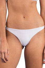 Laden Sie das Bild in den Galerie-Viewer, Unten Bora-White Leblon

