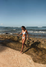 Laden Sie das Bild in den Galerie-Viewer, Bottom Pua-Pacifica Waimea
