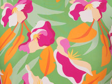 Laden Sie das Bild in den Galerie-Viewer, Grünes Bloom-Shirt
