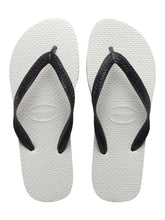 Laden Sie das Bild in den Galerie-Viewer, Model Back: Havaianas Tongs Tradicional Black
