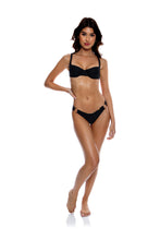 Laden Sie das Bild in den Galerie-Viewer, Model Front: Luli Fama Bas Bottom Wide Strap Black
