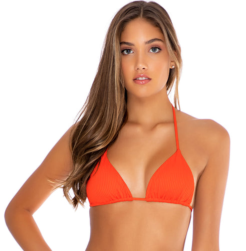 Model Front: Luli Fama Haut Top Seamless Fuego Orillas Del Mar