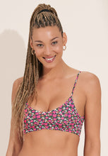 Laden Sie das Bild in den Galerie-Viewer, Model Front: Maaji Haut Top Blossom Praia Sublimity
