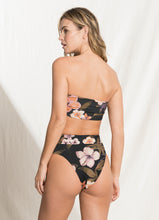 Laden Sie das Bild in den Galerie-Viewer, Model Back: Maaji Haut Top Irene Suzy Q Aloha
