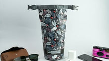 Laden und Abspielen von Videos im Galerie-Viewer, Video: Feelfree Sac De Plage Dry Tube 1,5L Tropical Mid Night Blue
