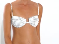 Laden und Abspielen von Videos im Galerie-Viewer, Video: Rio De Sol Chouchou Linea-White Scrunchie
