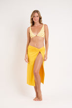 Laden Sie das Bild in den Galerie-Viewer, Model Front: Rio De Sol Jupe De Page Bio-Luz-Solar Long Skirt Knot
