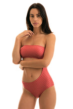 Laden Sie das Bild in den Galerie-Viewer, Model Front: Rio De Sol Une Pièce Body Kiwanda Madras Rio
