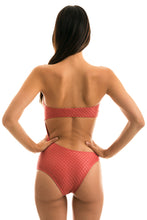 Laden Sie das Bild in den Galerie-Viewer, Model Back: Rio De Sol Une Pièce Body Kiwanda Madras Rio
