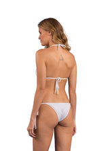 Laden Sie das Bild in den Galerie-Viewer, Model Back: Rio De Sol Bas Bottom Bora-White Lacinho

