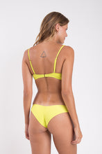 Laden Sie das Bild in den Galerie-Viewer, Model Back: Rio De Sol Bas Bottom Citrico Nice
