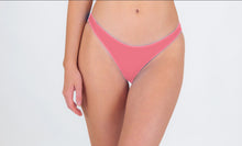 Laden Sie das Bild in den Galerie-Viewer, Model Front: Rio De Sol Bas Bottom Confetti Essential-Comfy
